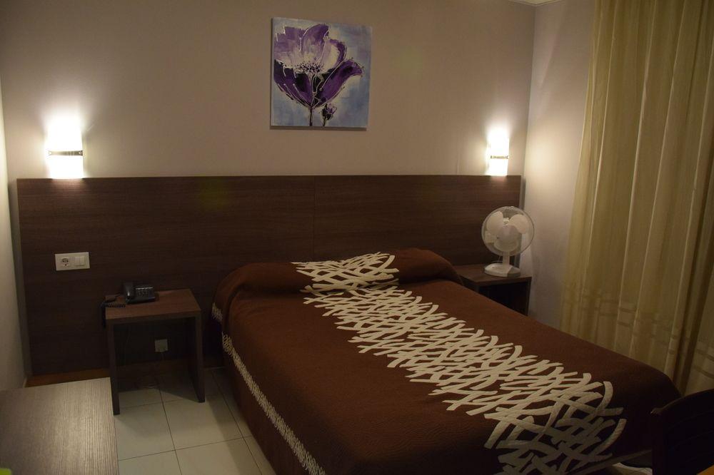 Hotel Somriu M28