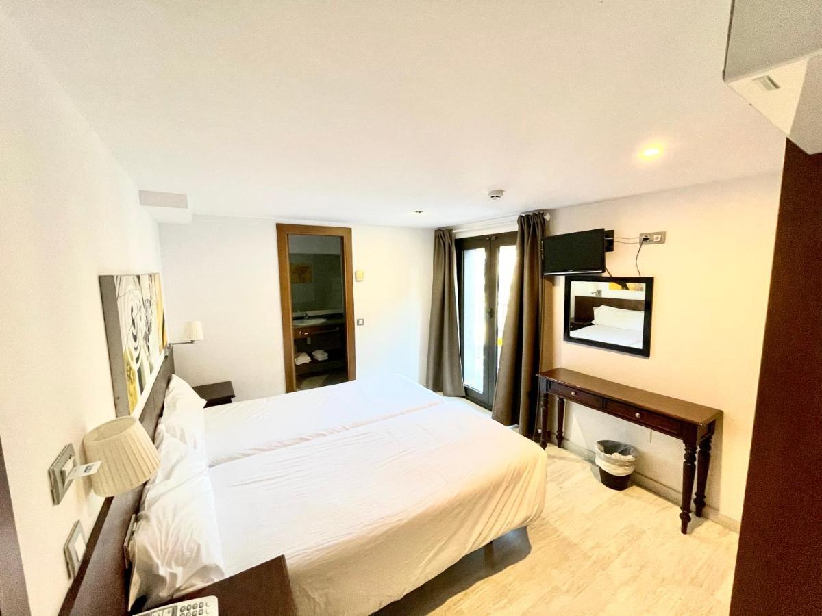 Aston Hotel 3*