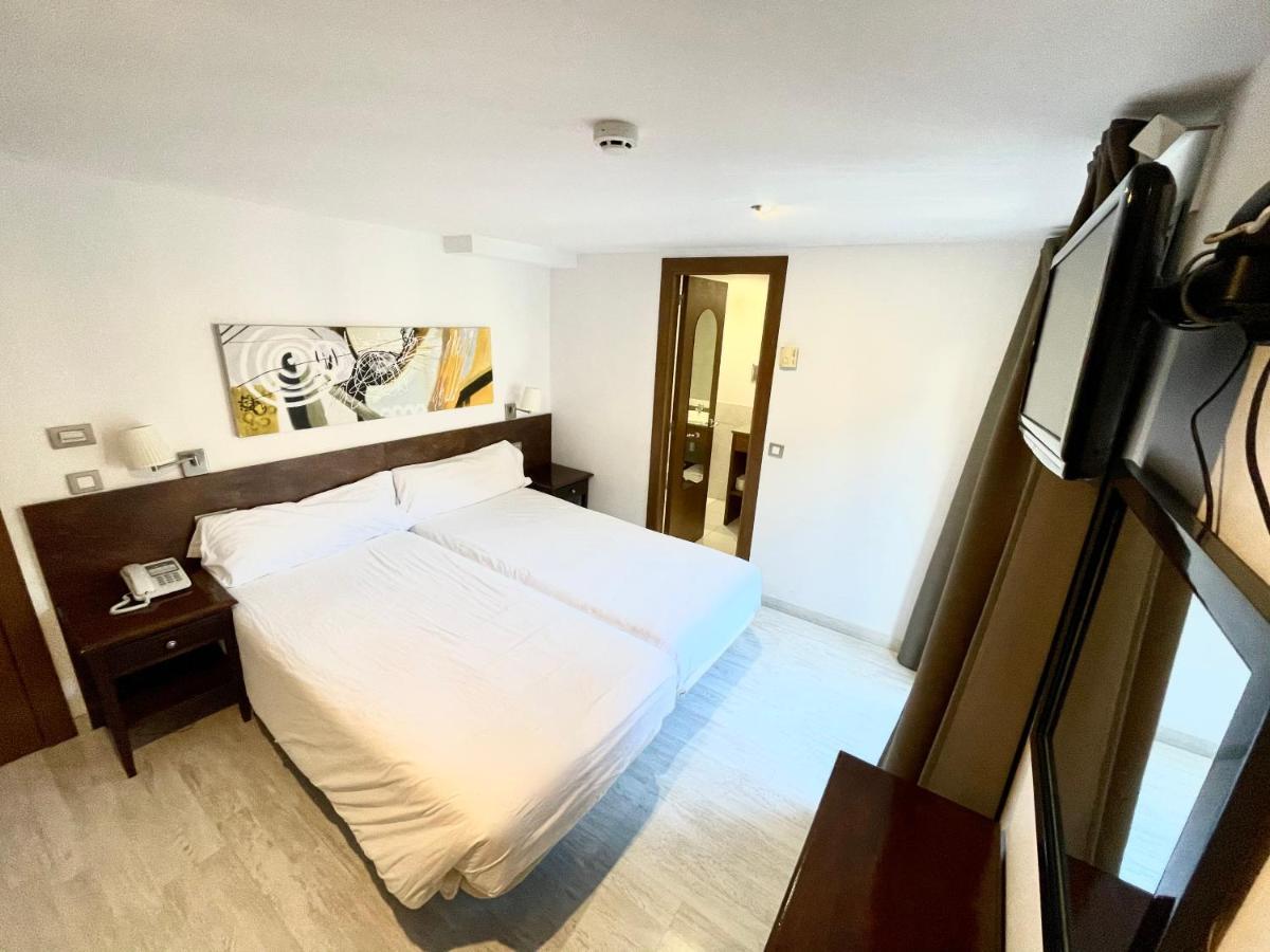 Aston Hotel 3*