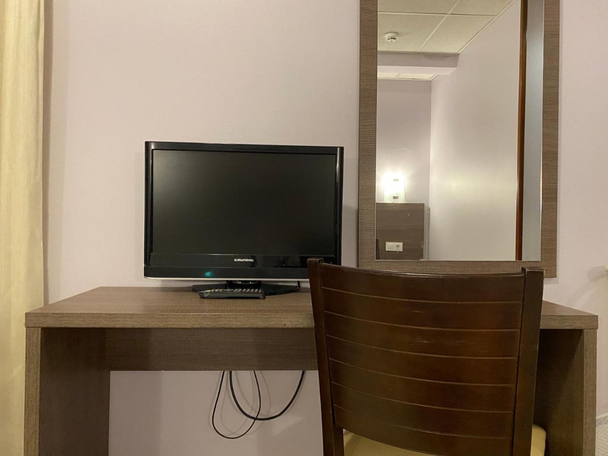 Somriu M28 Hotel