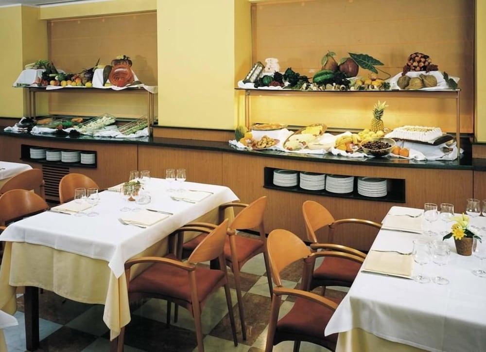 Zenit Diplomatic Hotel 4*