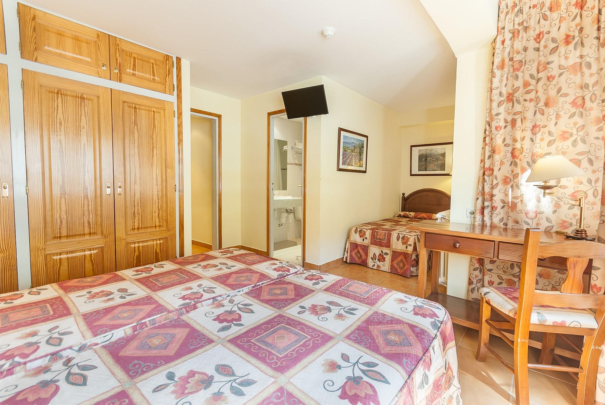 Montecarlo Hotel 2*