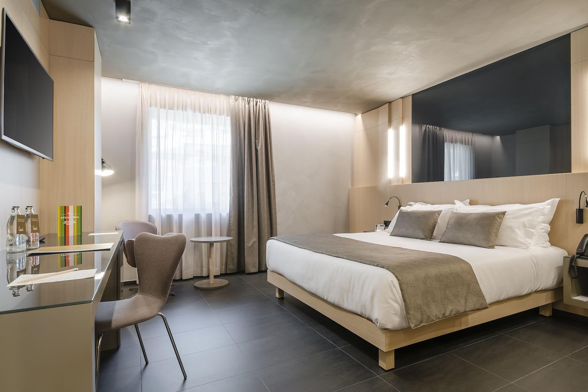 Metropolis Hotel