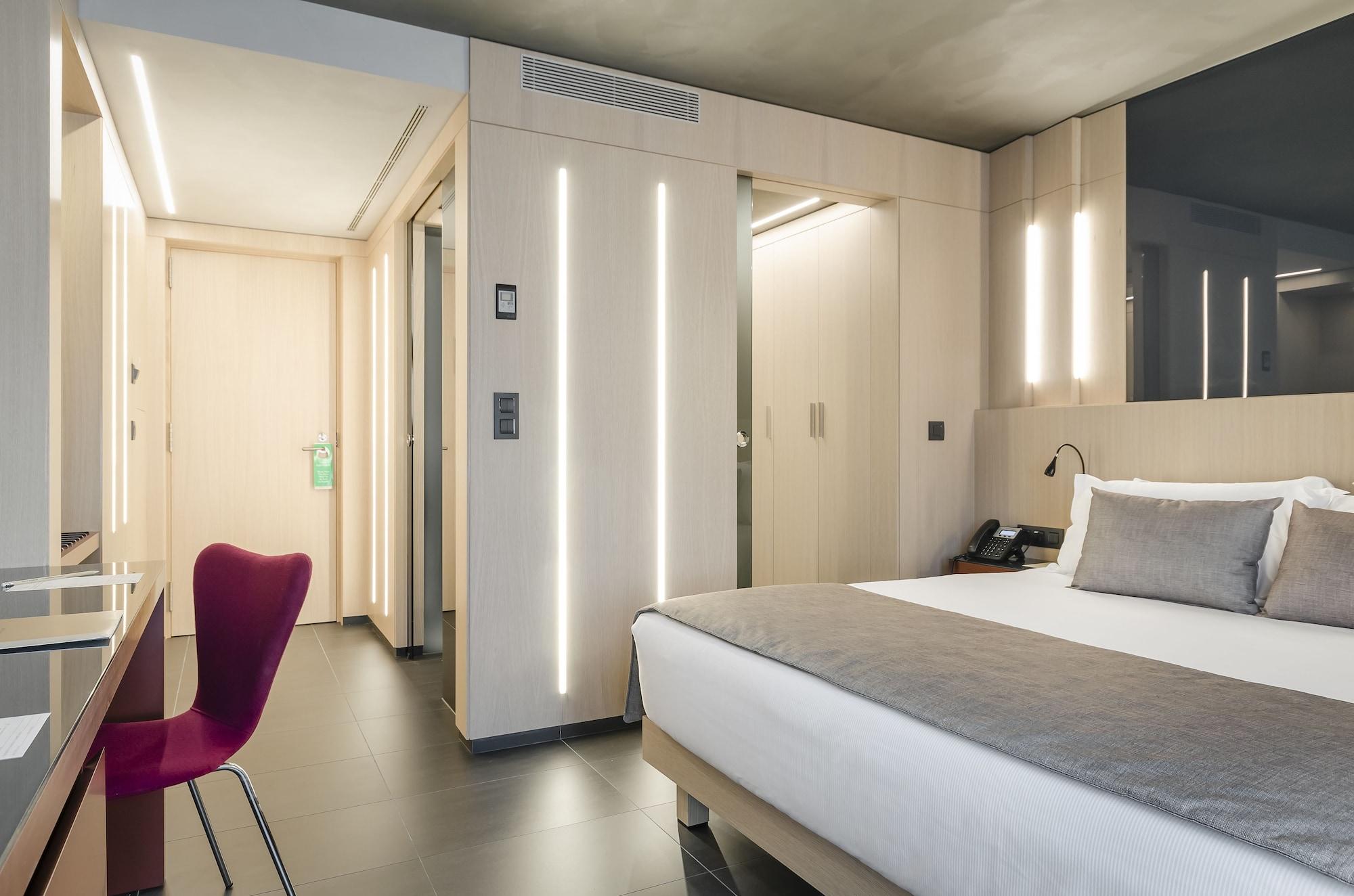 Metropolis Hotel 4*