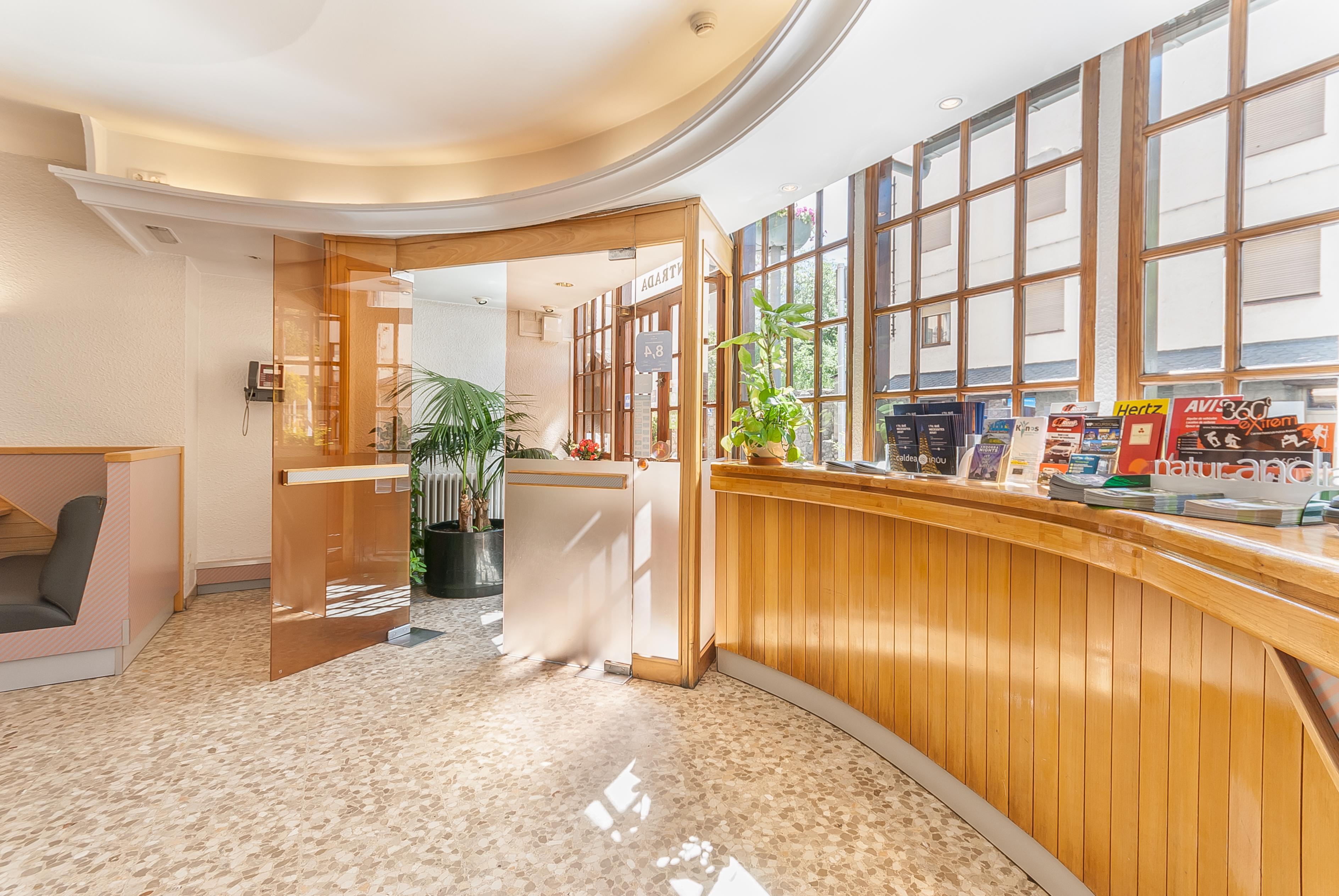 Montecarlo Hotel 2*