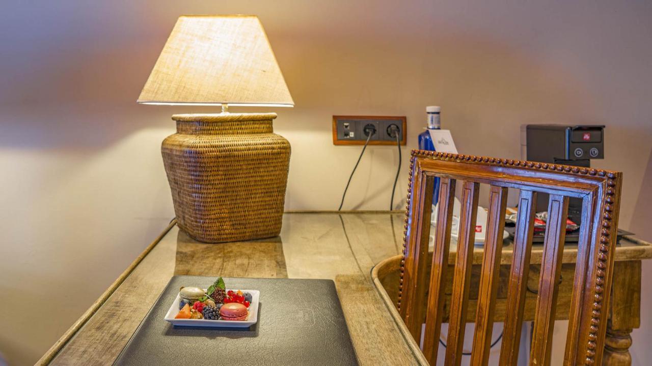 Hotel Roc Blanc & 4*