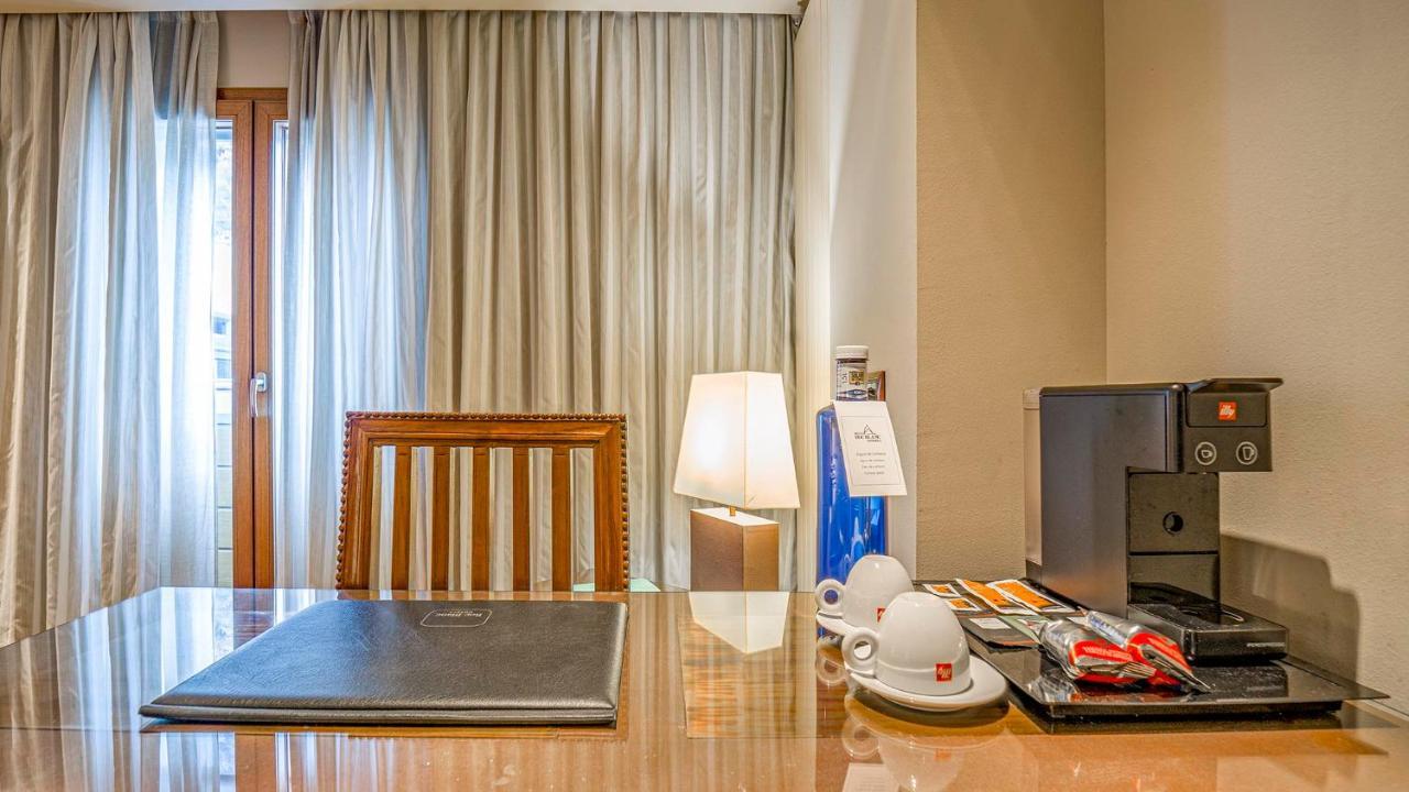 Hotel Roc Blanc & 4*