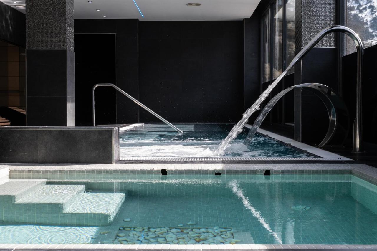 The Mirror & Luxury El Tarter