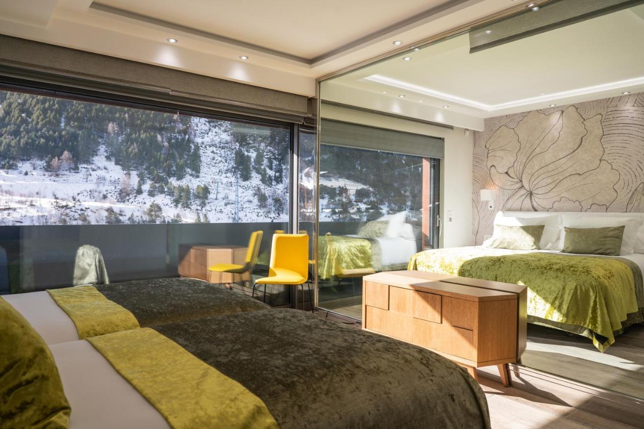 The Mirror & Luxury * El Tarter
