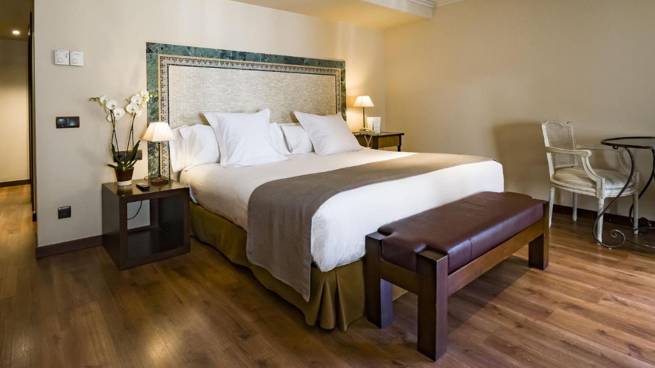 Hotel Roc Blanc & 4*