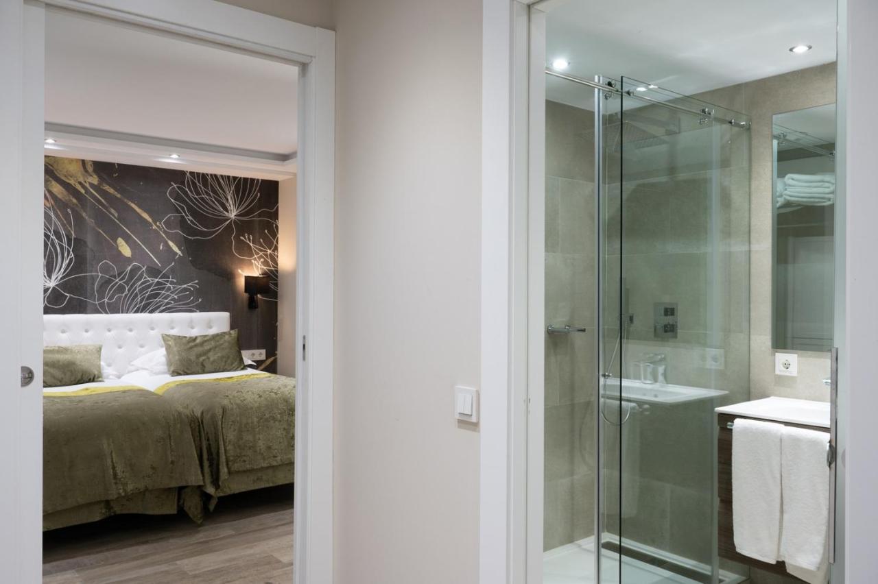 The Mirror & Luxury *