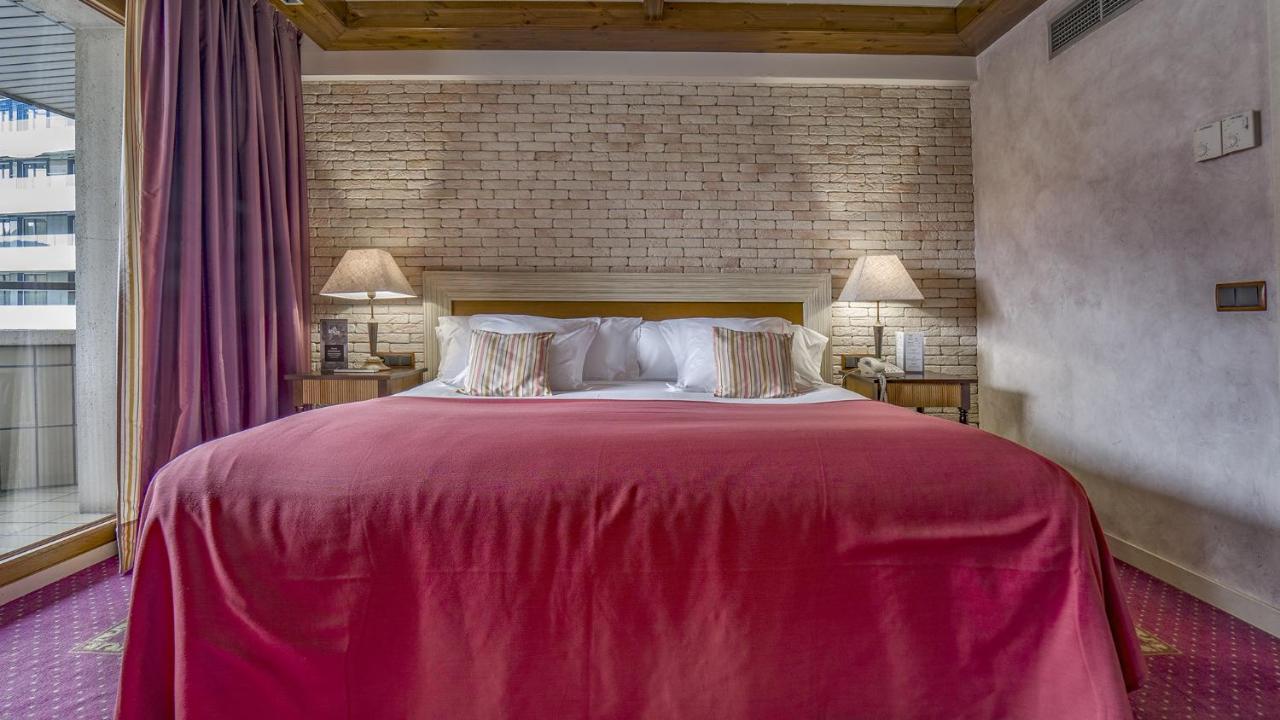 Hotel Roc Blanc & 4*