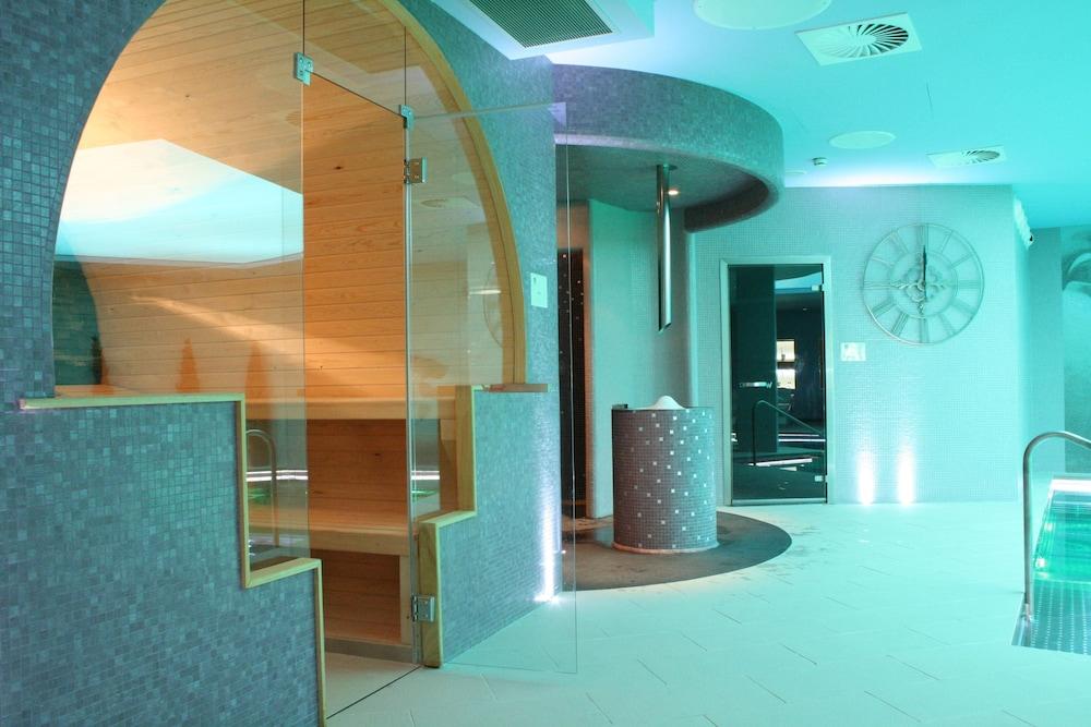 Grand Plaza & Wellness Hotel 5*