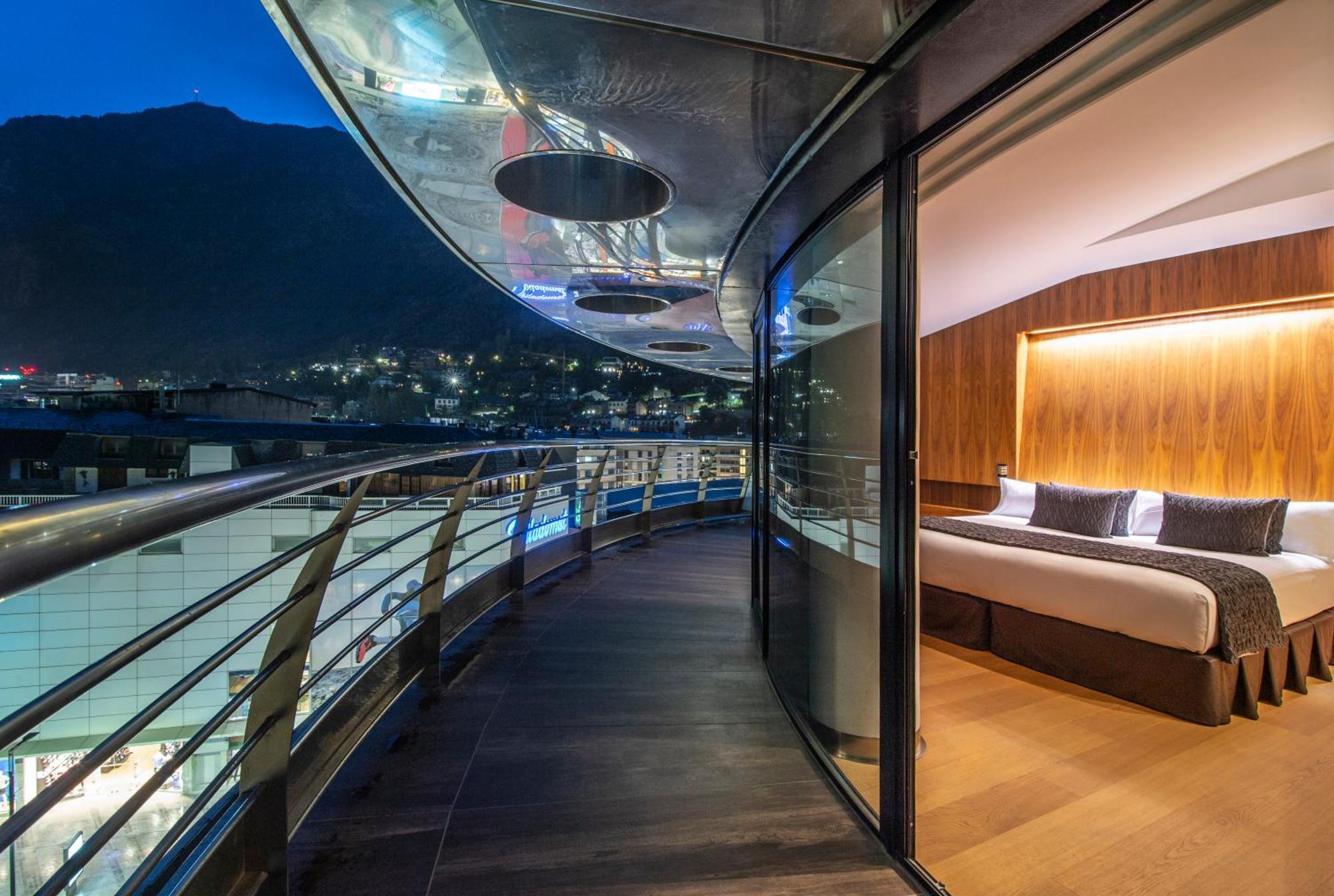 Hotel Starc By Pierre & Premium