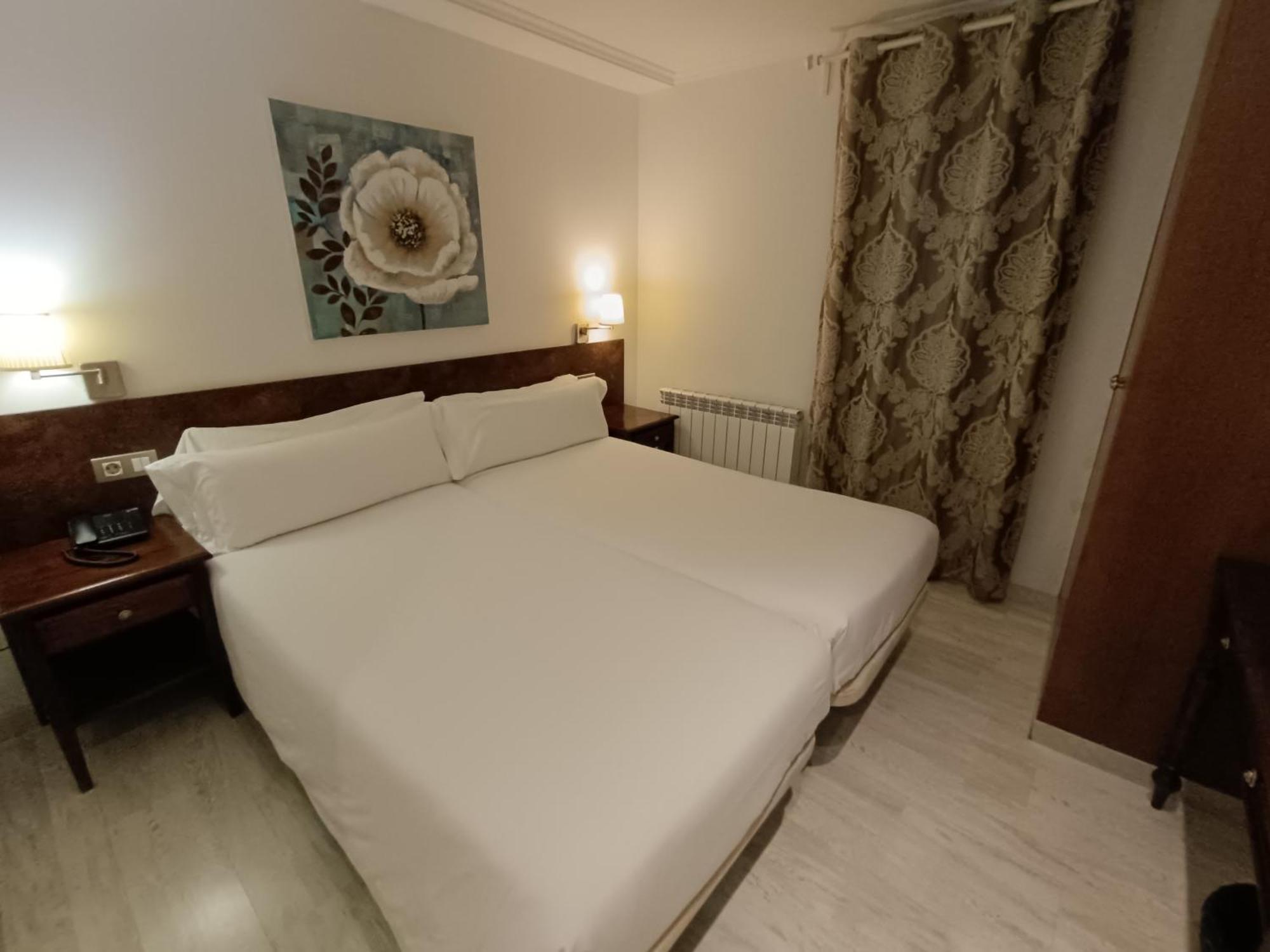 Aston Hotel 3*