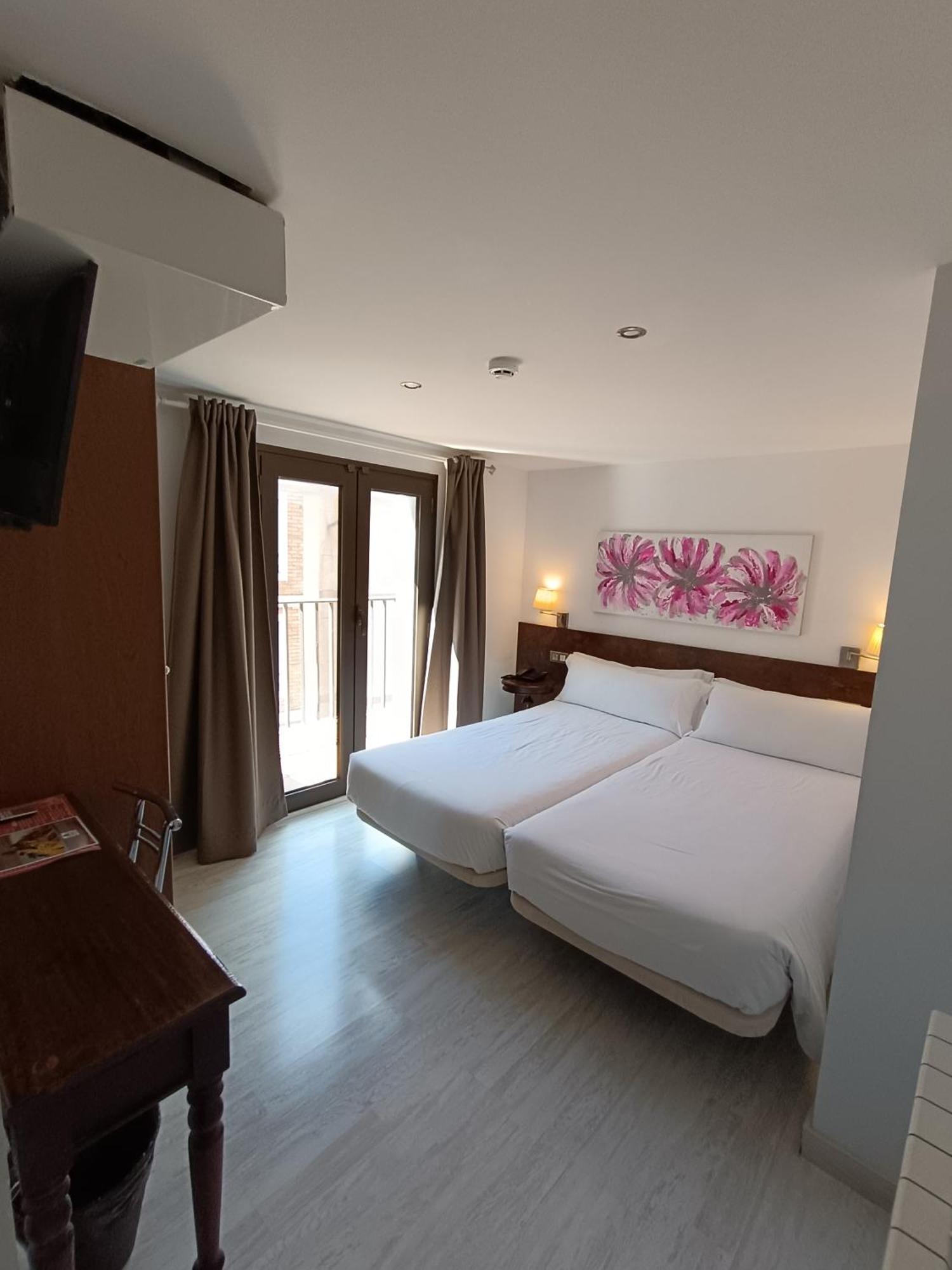 Aston Hotel 3*