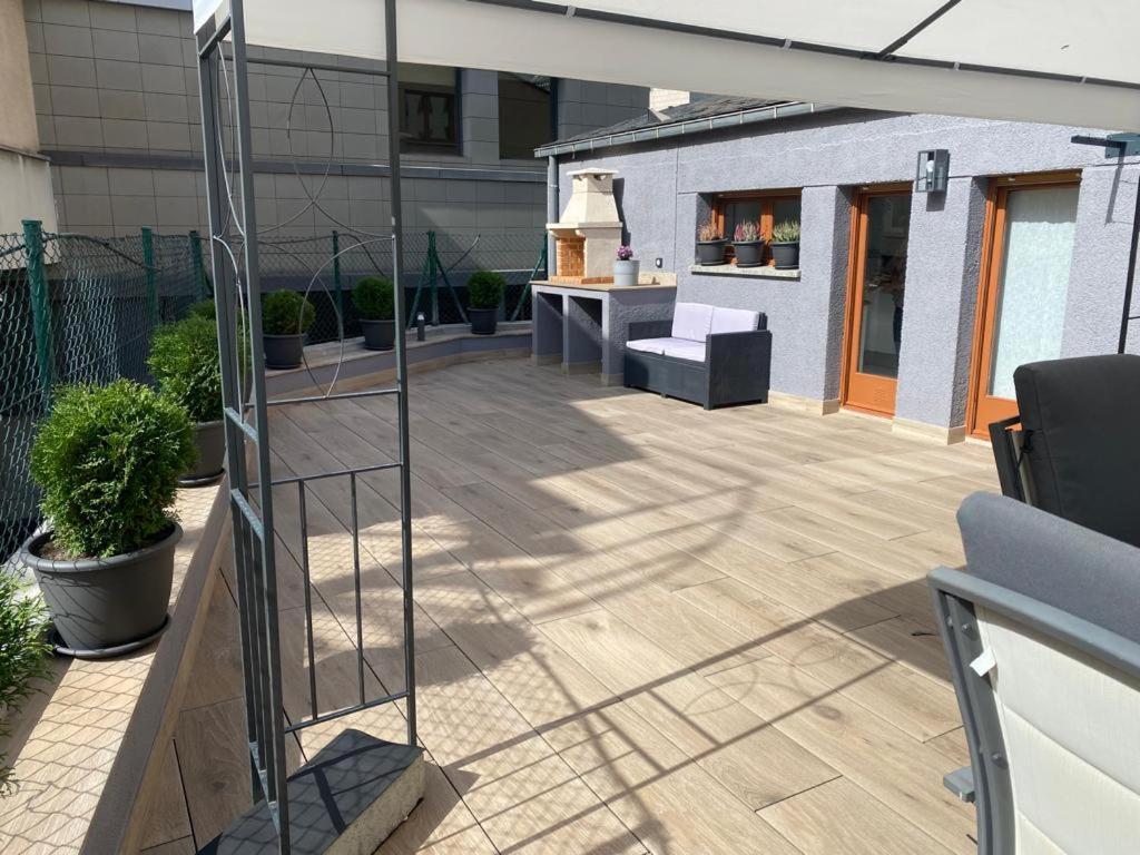 Apartamento Amplio Atico Con Terraza En Andorra Centro *