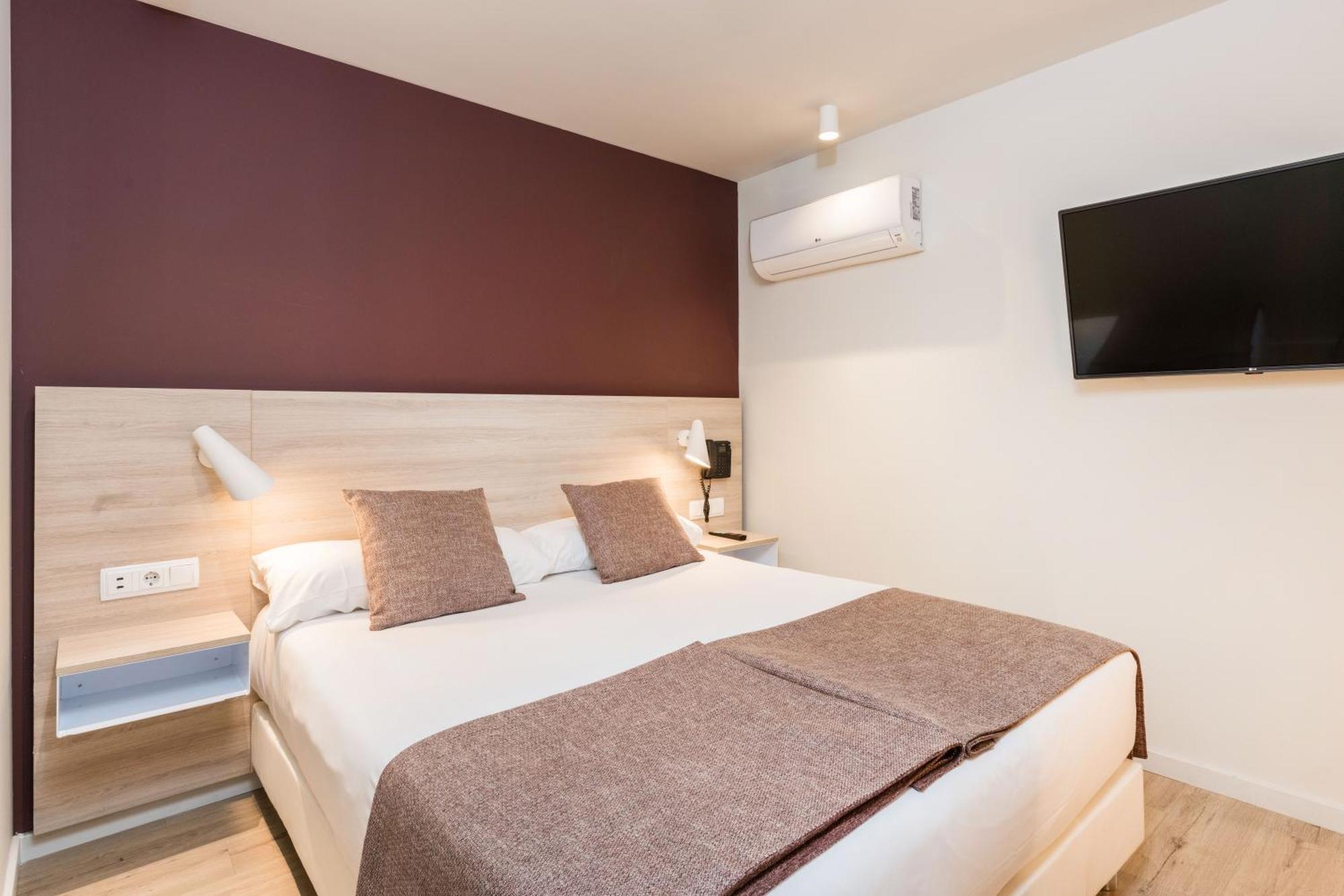 Hotel & Cosmos 3*