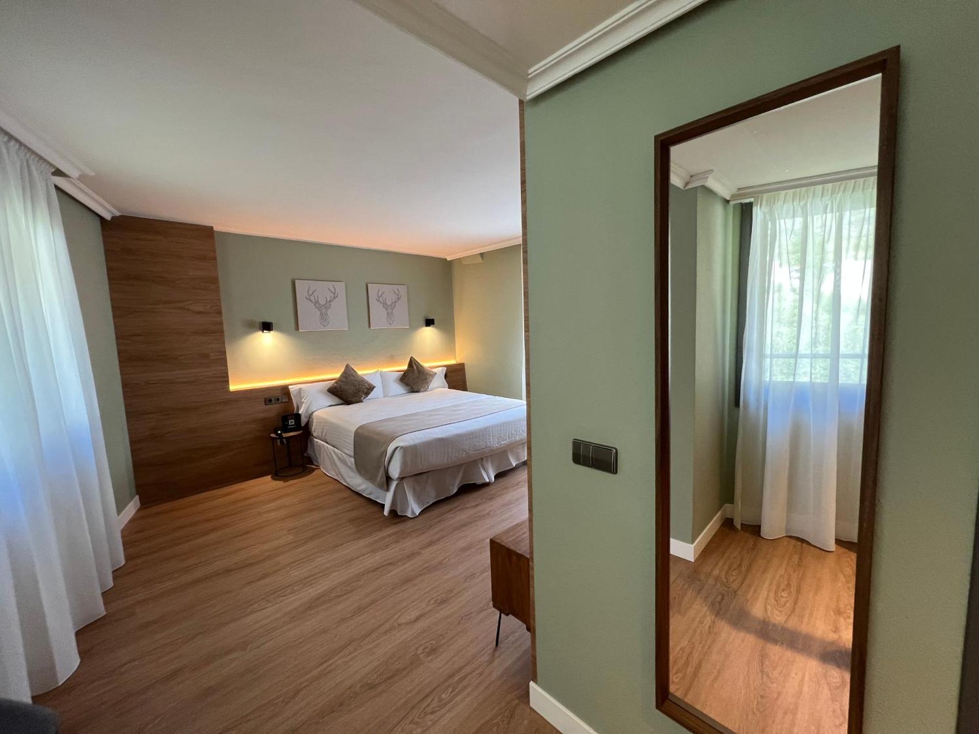 Yomo Imperial Hotel