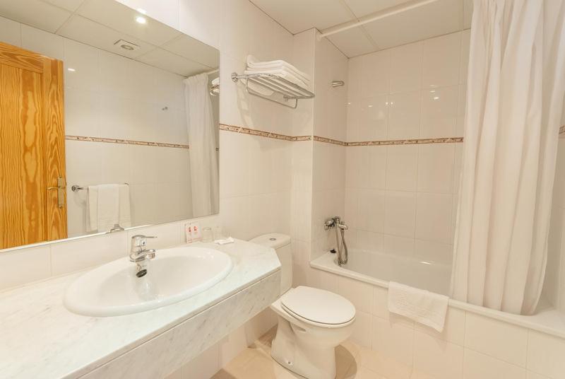 Montecarlo Hotel 2*
