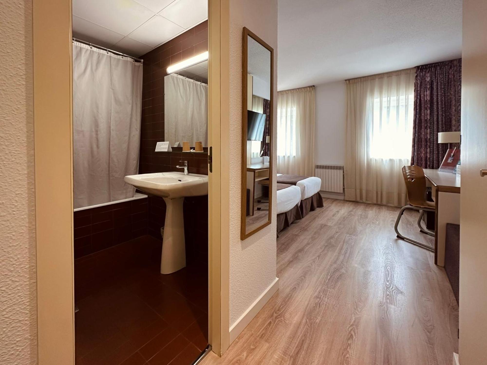 Palace 3*