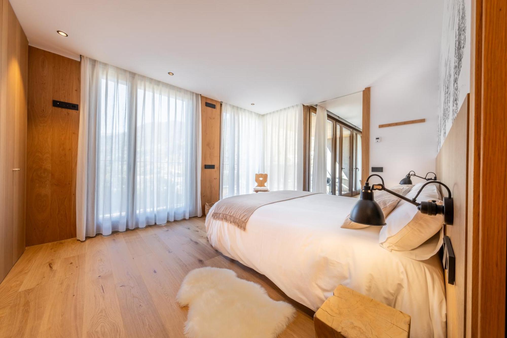 Isard Homes & By Select Apartament