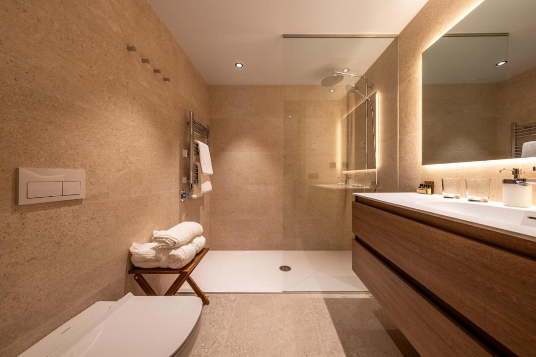 Isard Homes & By Select Apartament
