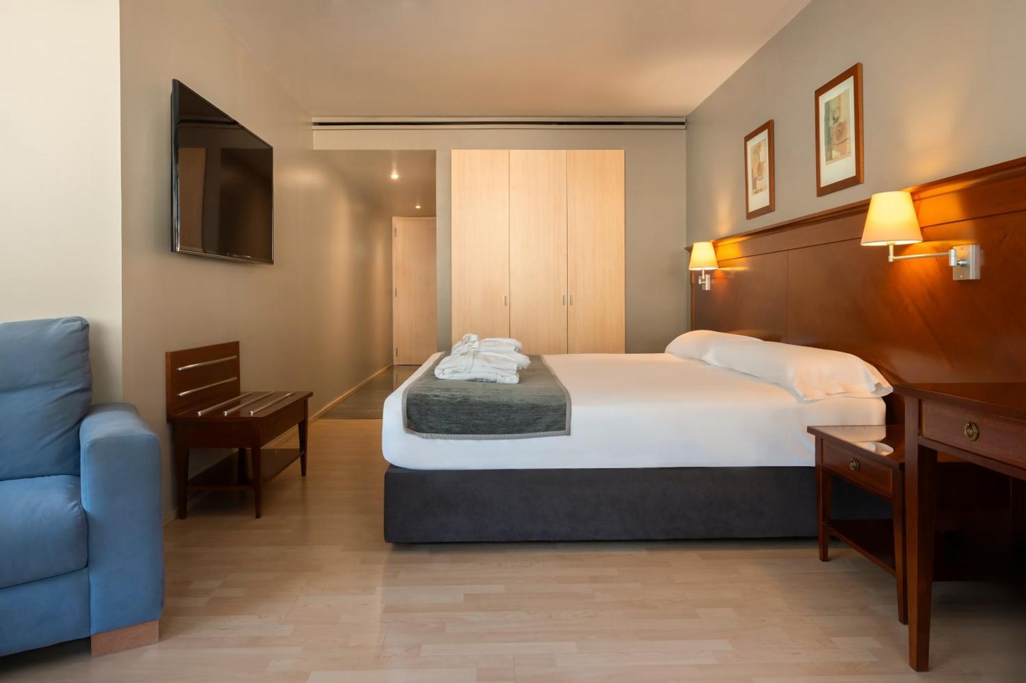 Hesperia 4*