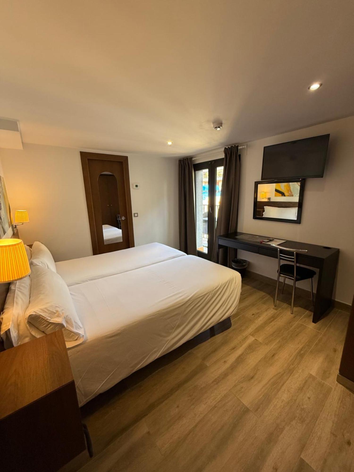 Aston Hotel 3*