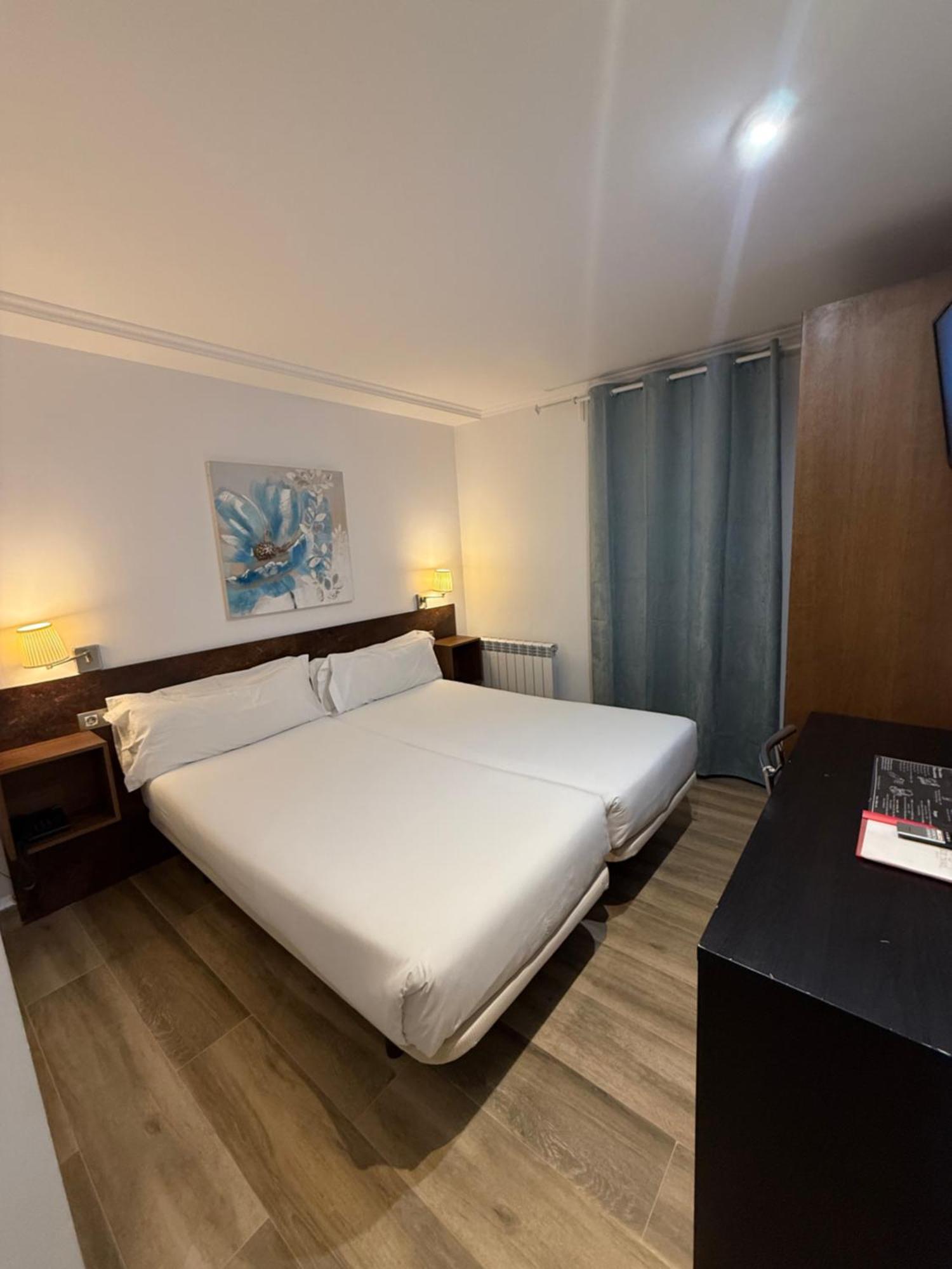 Aston Hotel