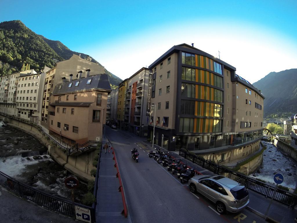 Metropolis Hotel