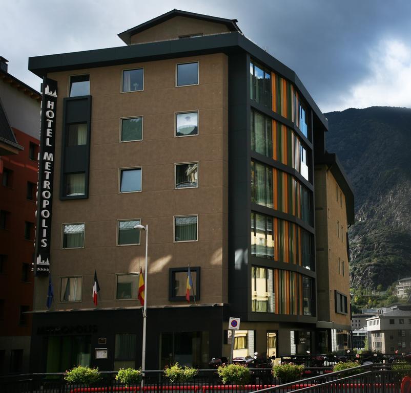 Metropolis Hotel