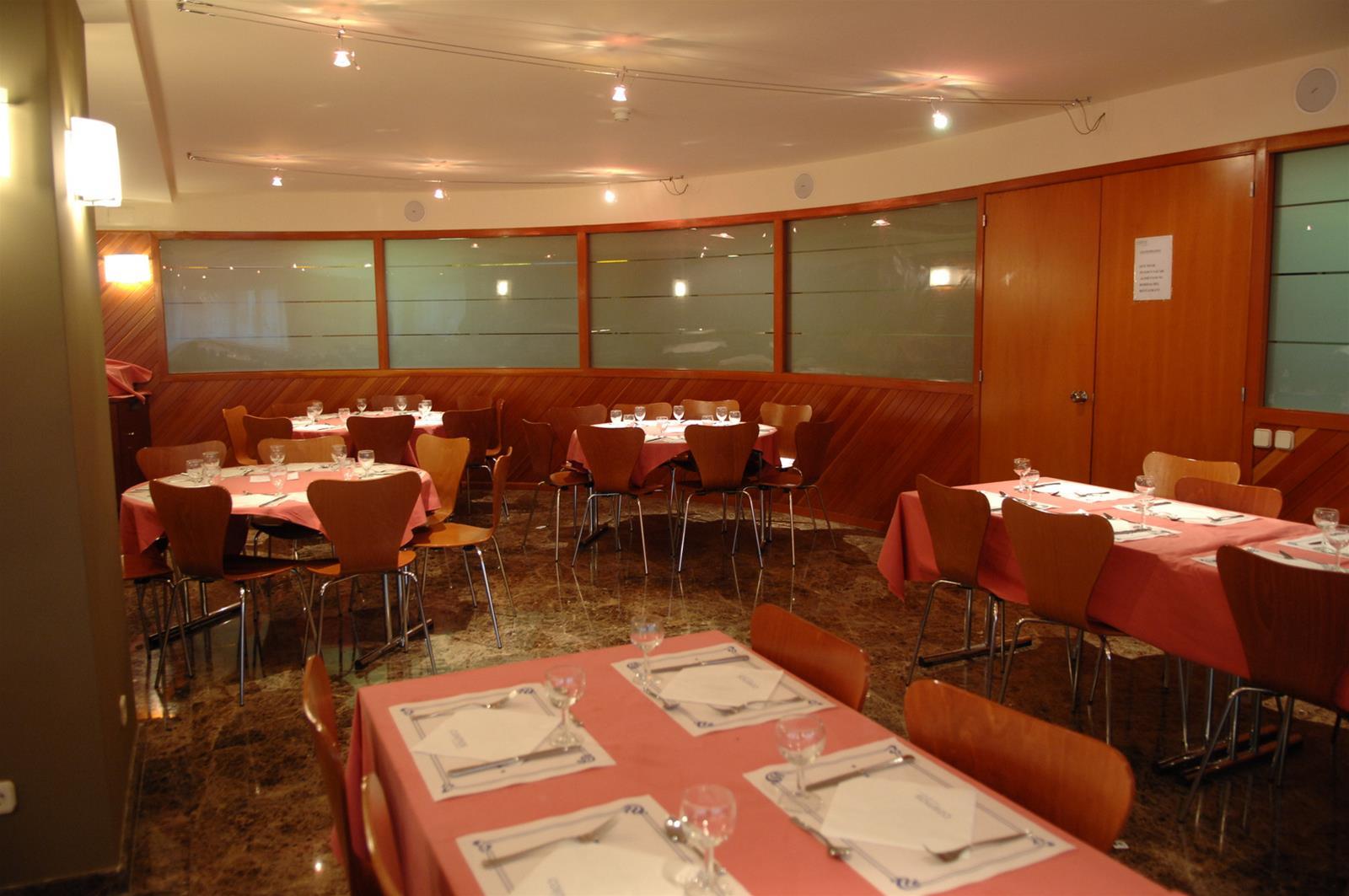 Hotel & Cosmos 3*