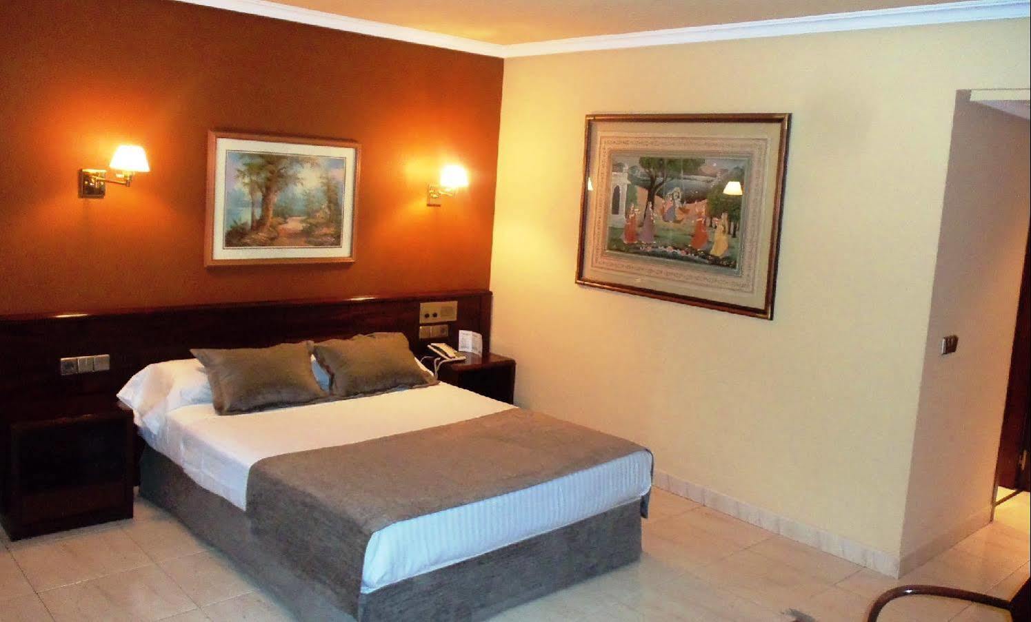 Yomo Imperial 3* Sant Julia de Loria