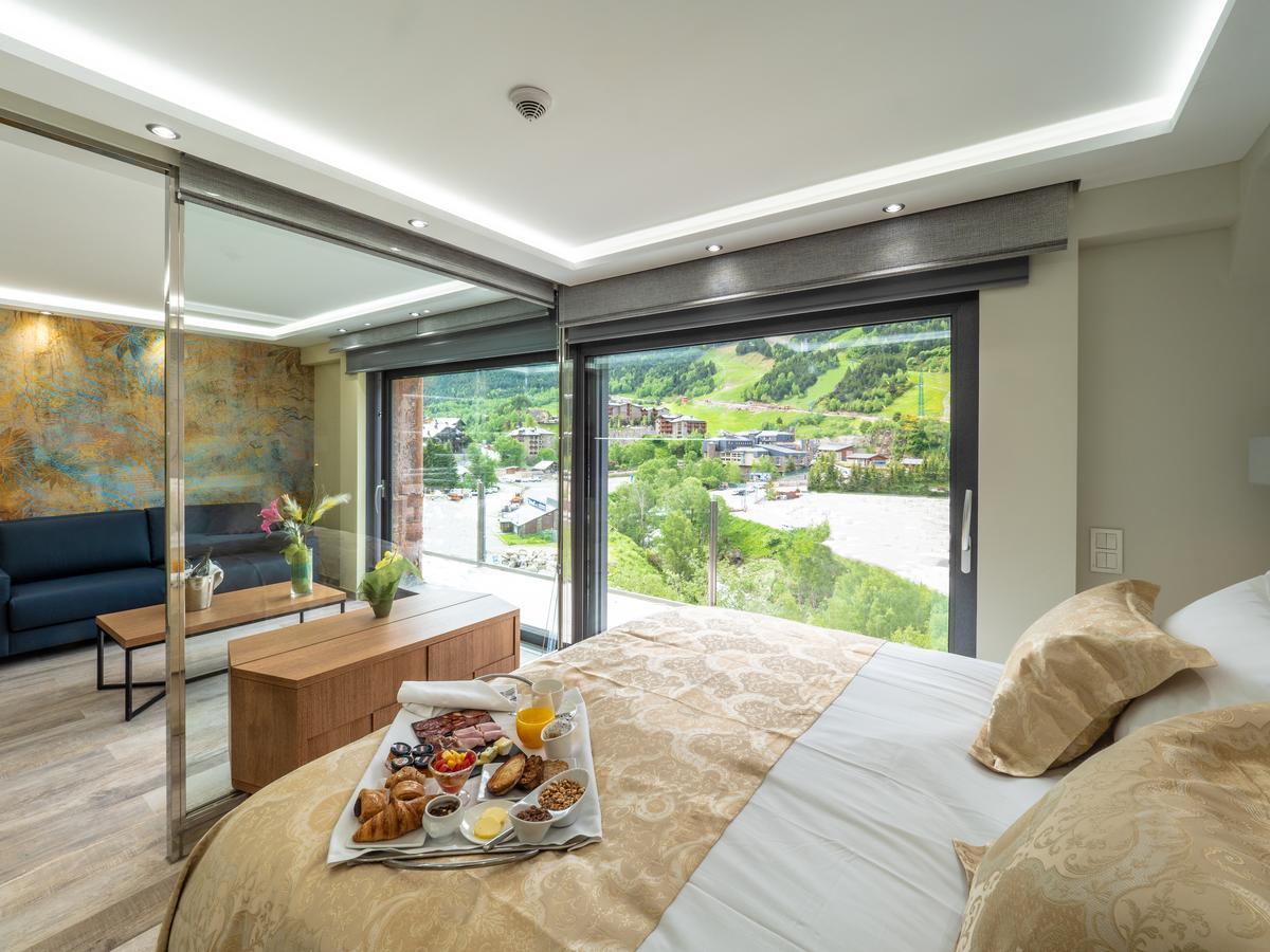 Apartahotel Esquirol 4*