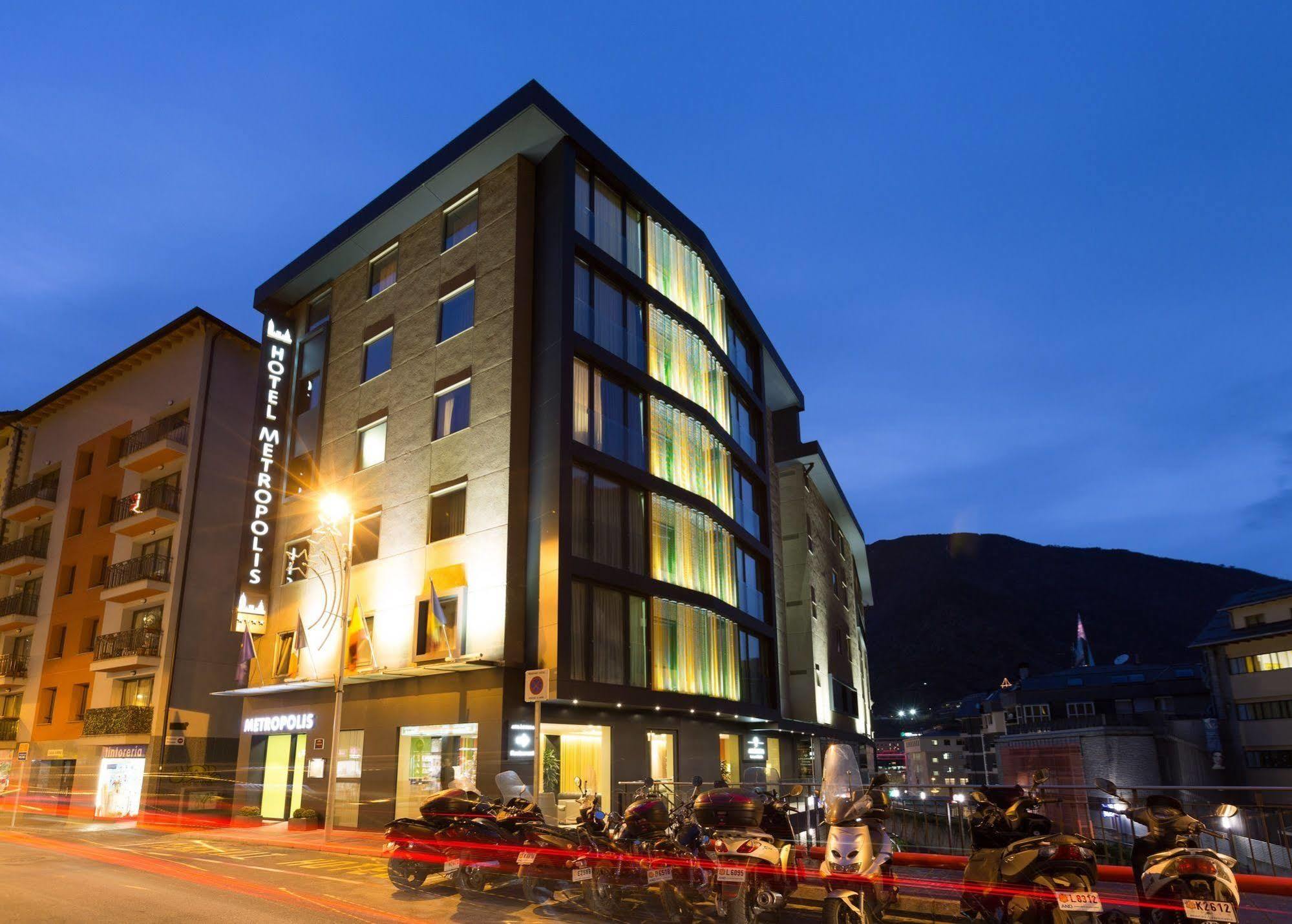Metropolis Hotel 4*