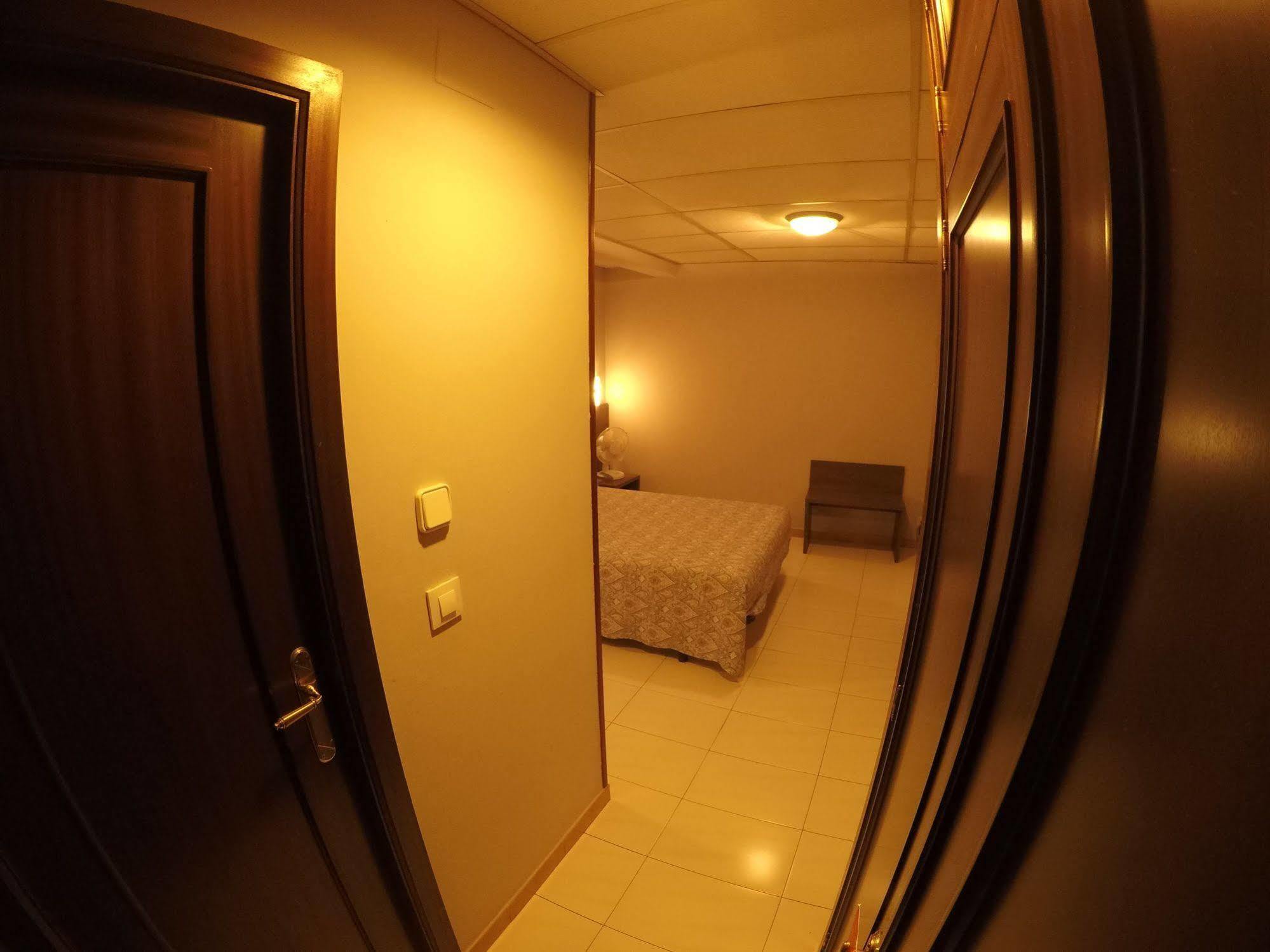 Somriu M28 Hotel