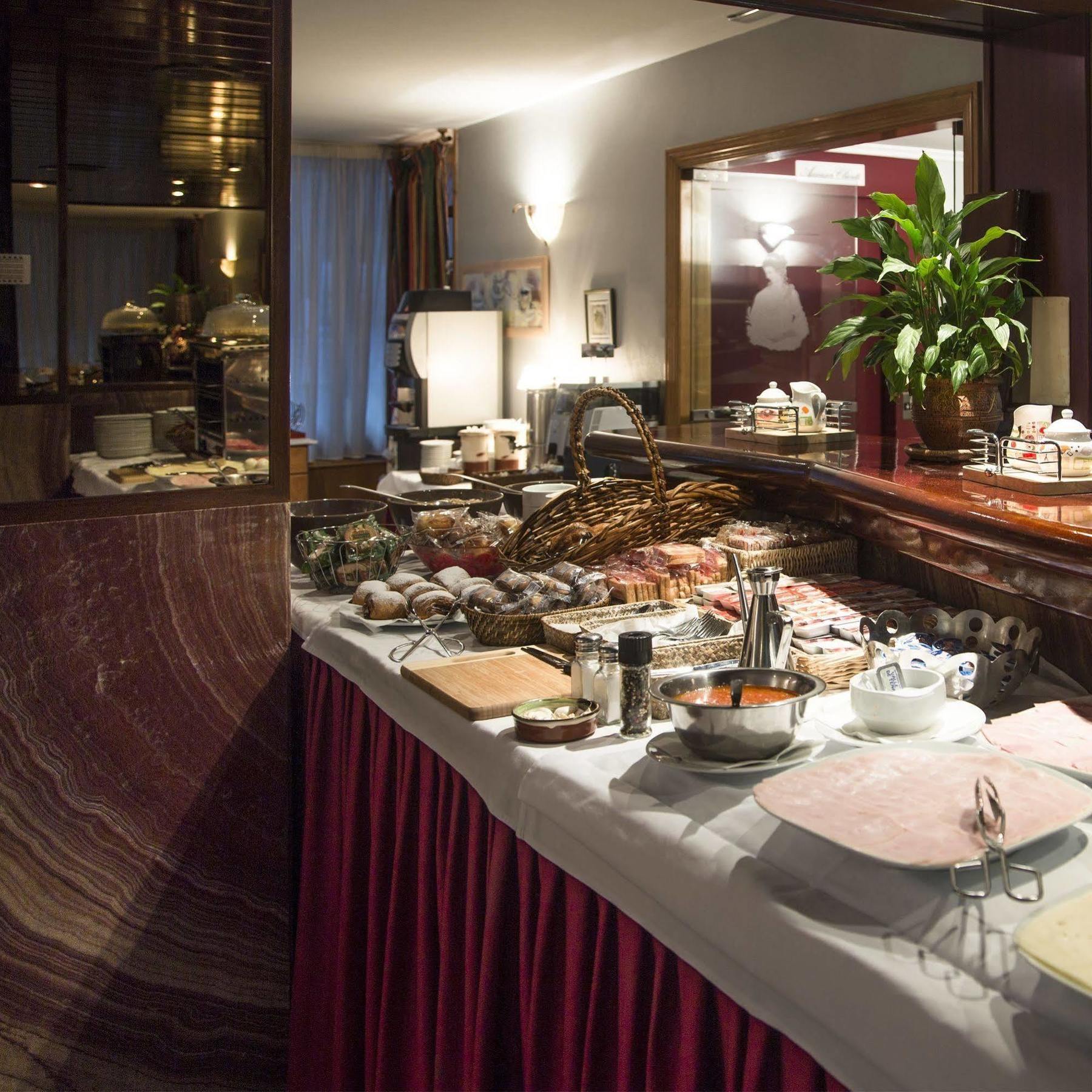 Yomo Imperial 3* Sant Julia de Loria
