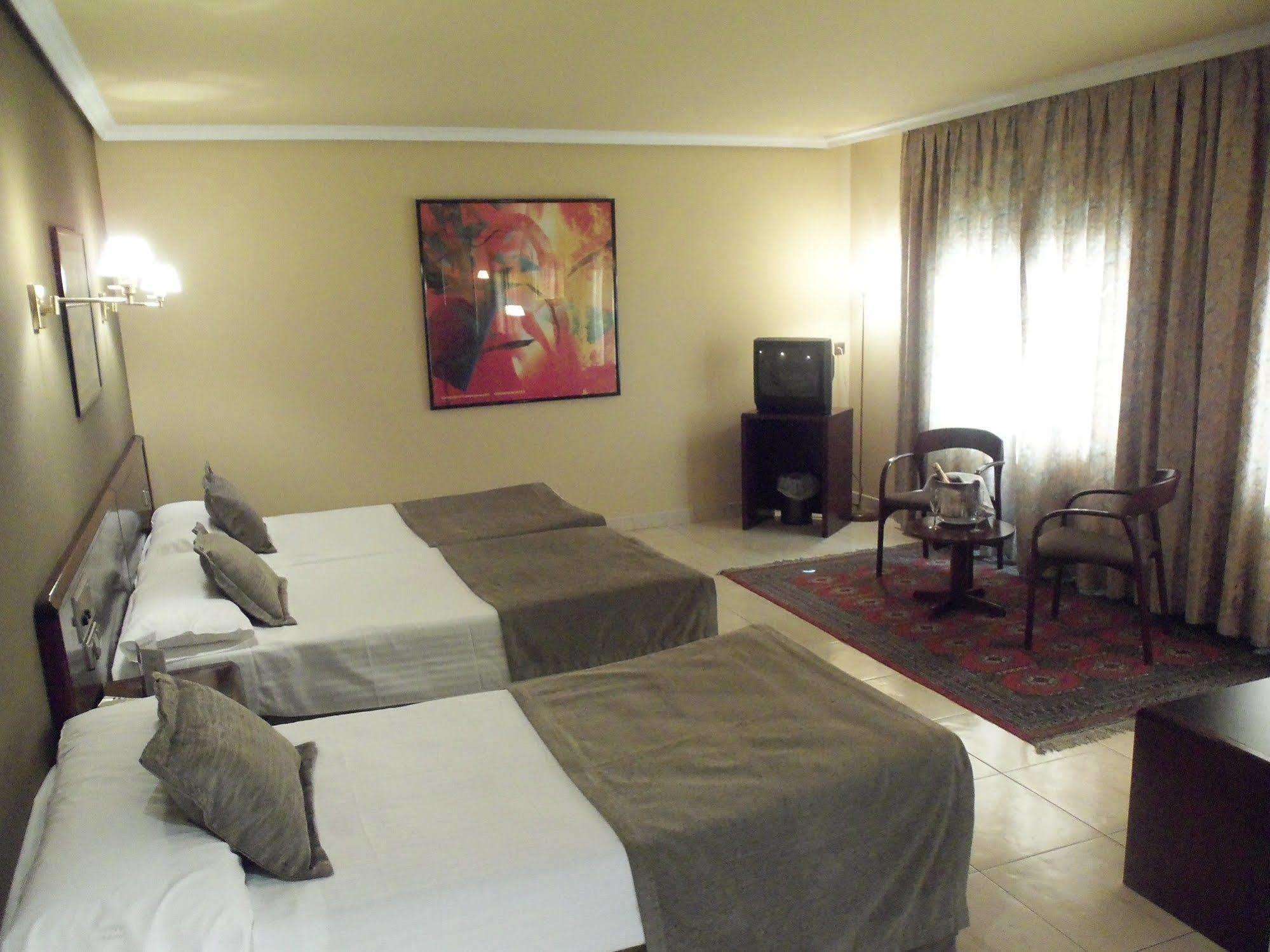 Yomo Imperial Hotel