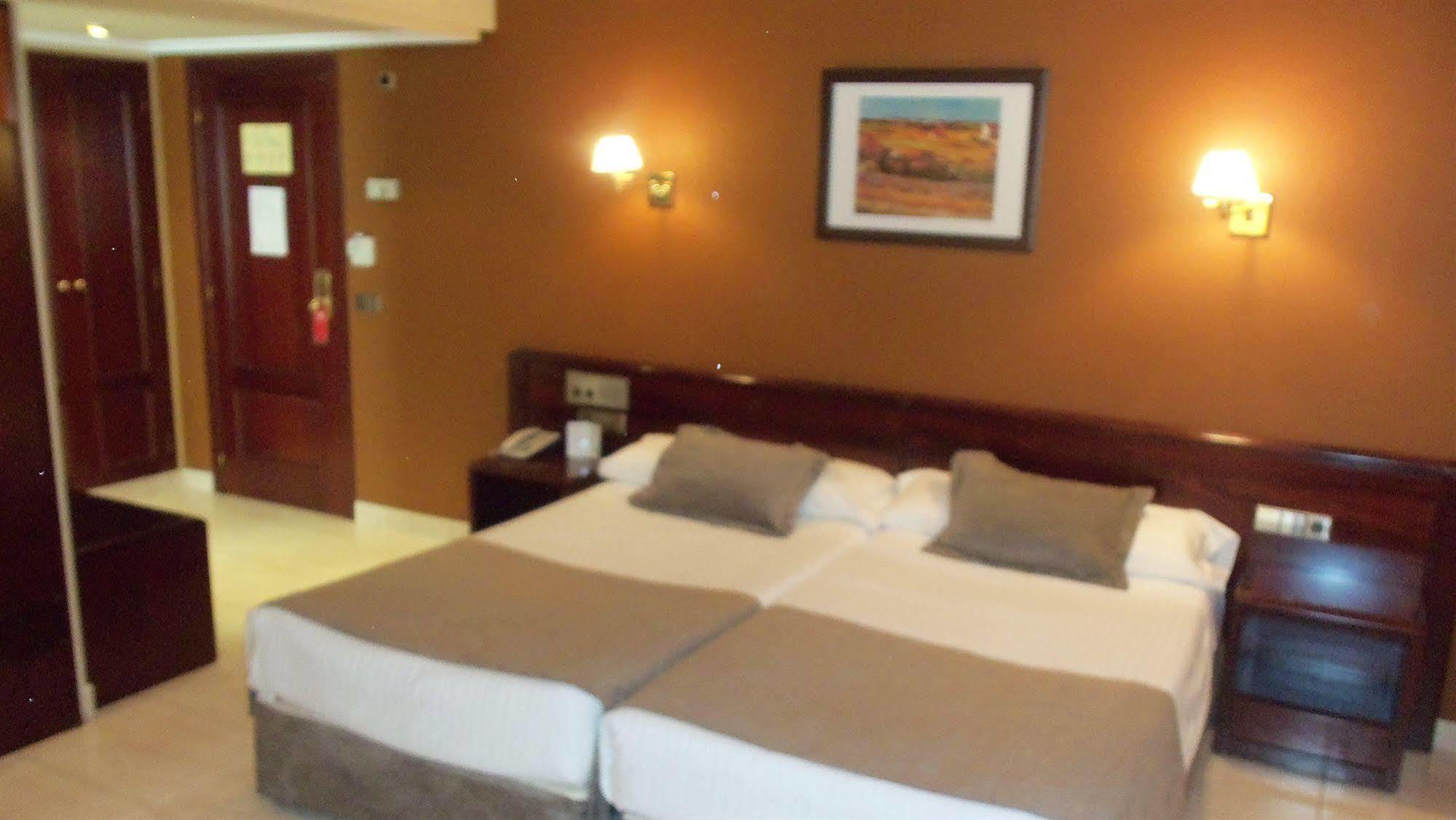 Yomo Imperial Hotel