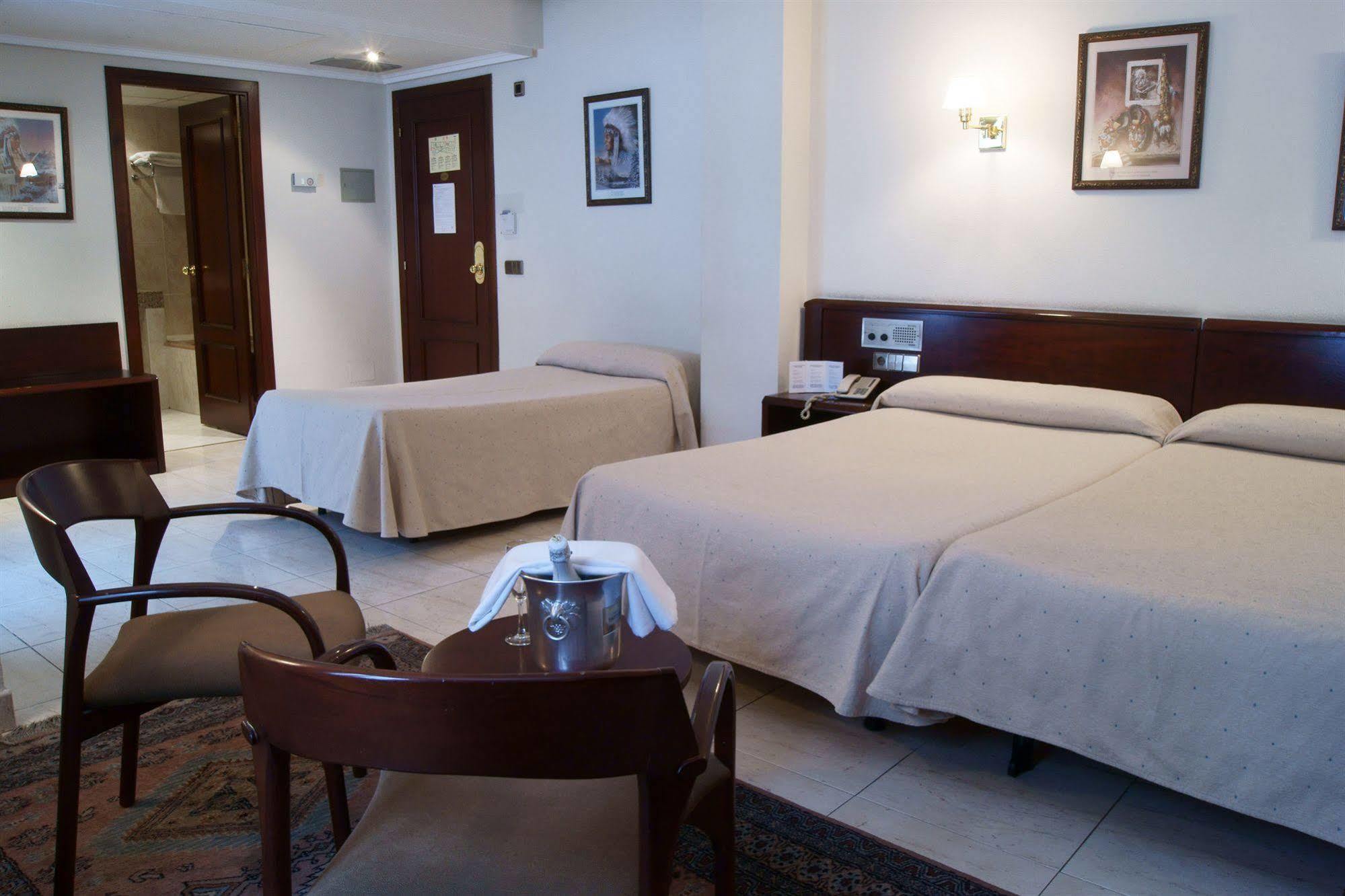 Yomo Imperial 3* Sant Julia de Loria
