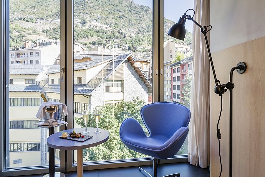 Metropolis Hotel 4*