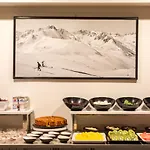 Hotel Caribou