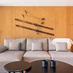 Isard Homes & Spa By Select Rentals