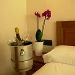 Holastays Hotel La Cabana