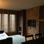 Bosquet 1 Hut 7670
