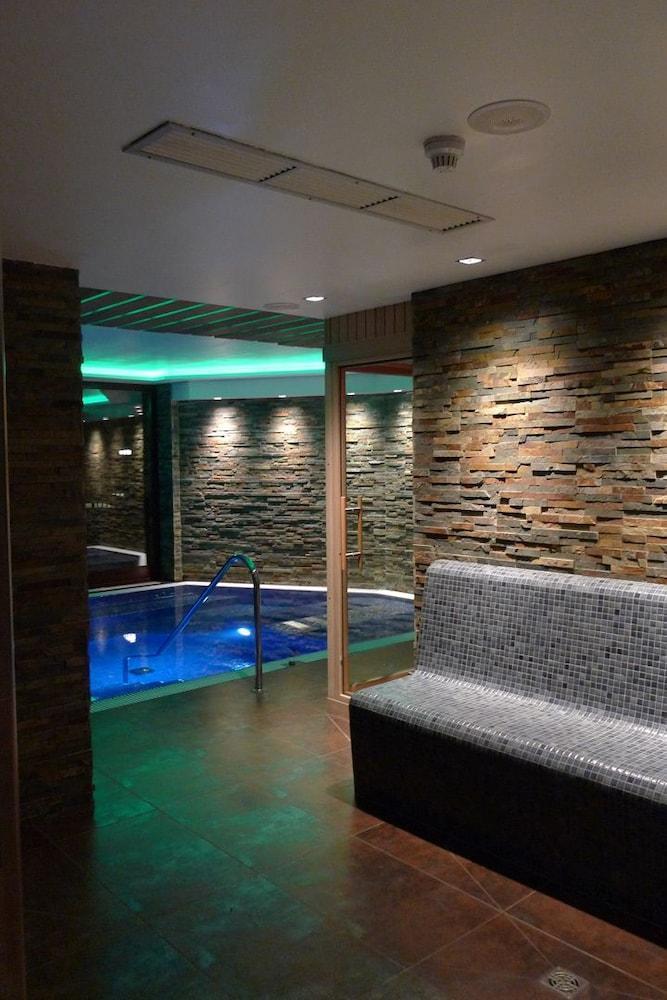 & Niunit Hotel 4*