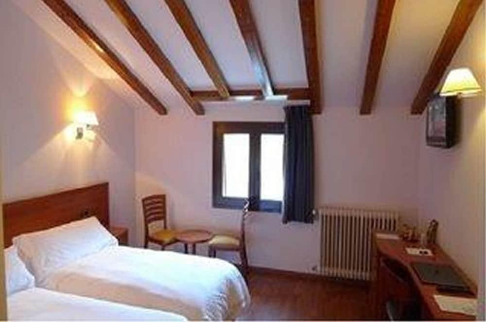 & Niunit Hotel El Serrat