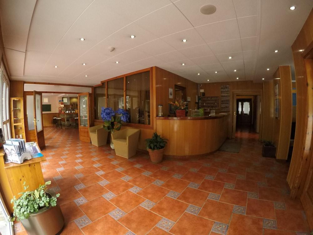 Somriu Vall Hotel
