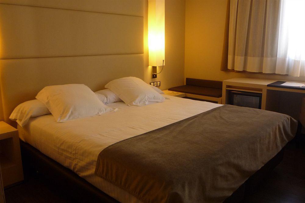 Yomo Mola Park Hotel